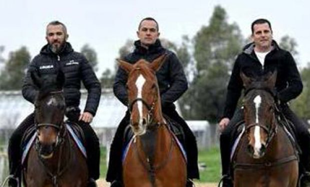 Giorgio Sanna e il cavallo Il Muletto (centrali nella pariglia)