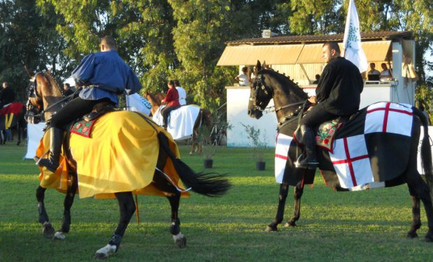 Oristano scopre Le vie della Vernaccia. A Sa Rodia Gianni Spada vince la prima Giostra del Giudicato