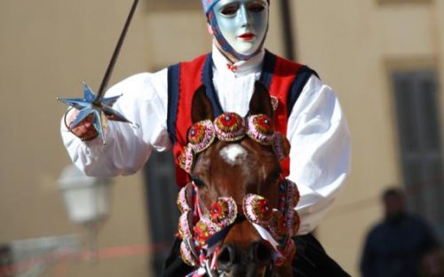 un cavaliere con la stella