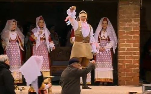 il brindisi di su componidori emanuela colombino con il presidente del gremio franeschino cadoni