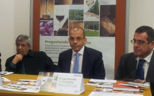 Il Presidente della Fondazione Sa Sartiglia Antonello Ghiani, l'Assessore regionale all'Agricoltura Oscar Cherchi e il Dirigente di Laore Gianni Ibba