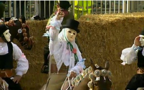 su componidori esulta