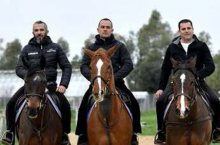 Giorgio Sanna e il cavallo Il Muletto (centrali nella pariglia)