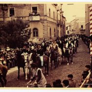  Il corteo della Sartiglia nella via della Cattedrale - Anni '60