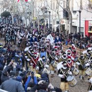 Il corteo arriva in via Mazzini per la corsa delle Pariglie